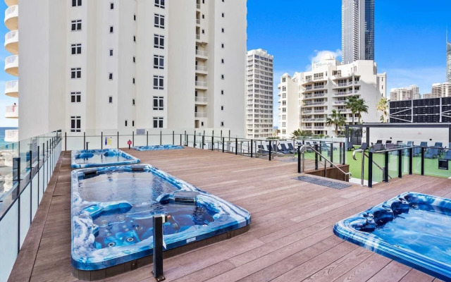 Ocean View Surfers Paradise Studio Suite