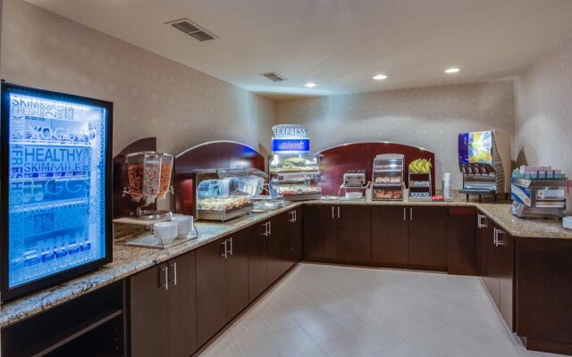 Holiday Inn Express Hotel Naples Downtown - 5th Avenue