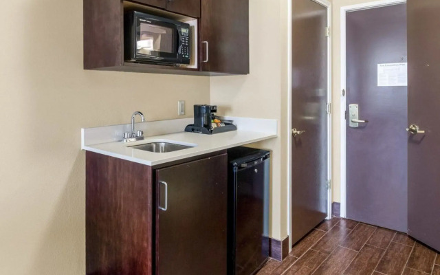 Comfort Suites Odessa near University