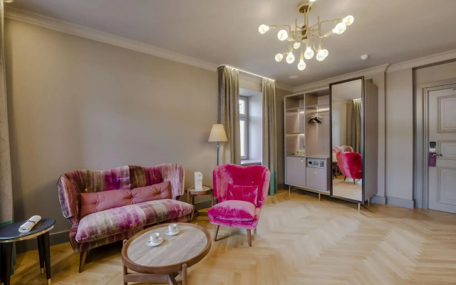 Отель Grand Poet Hotel by Semarah