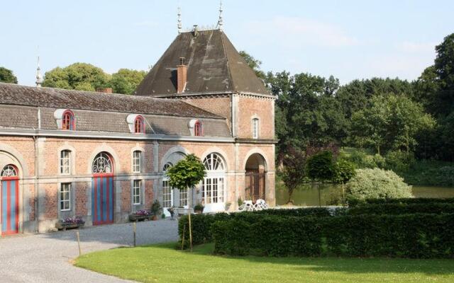 Holiday Home for 10 People set in Castle Grounds Dating Back to the 18th Century