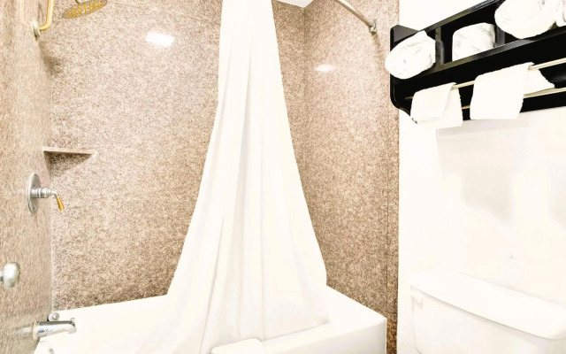 Three Rivers Executive Inn & Suites By OYO