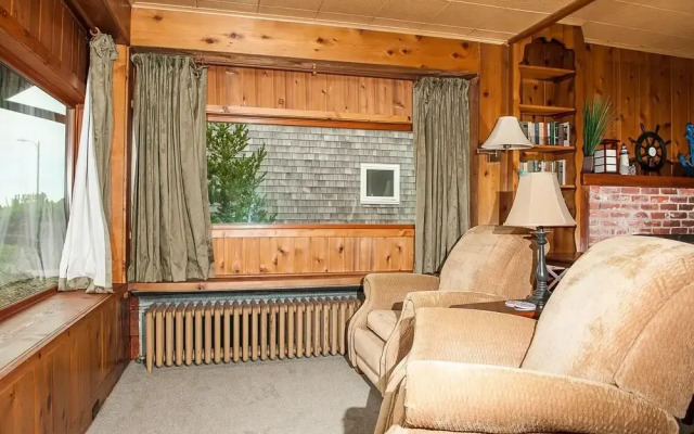 The Tides 4 Br home by RedAwning