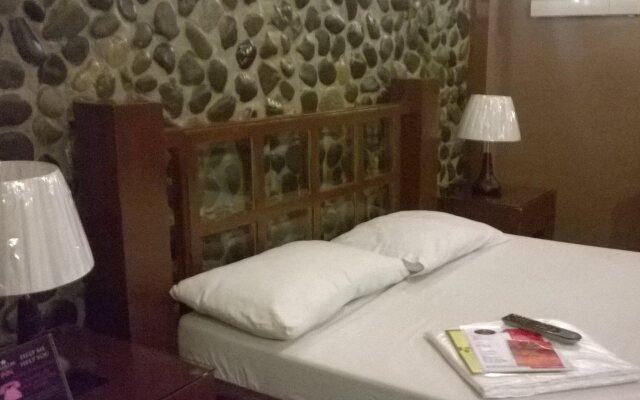 Goldstar Garden Inn