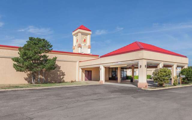 Super 8 by Wyndham Plainview