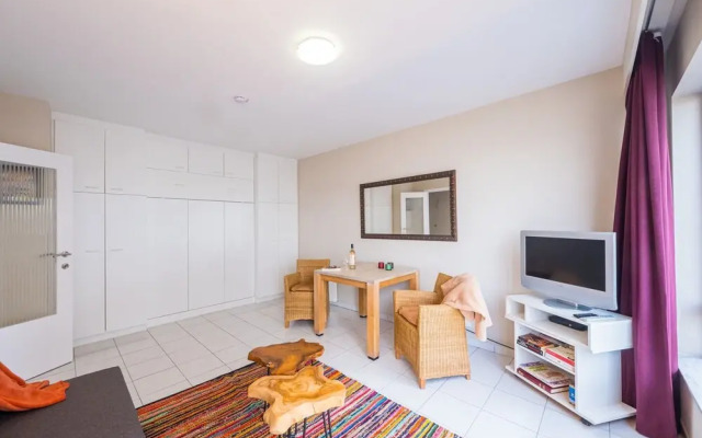 Studio Retreat With Sunny Terrace