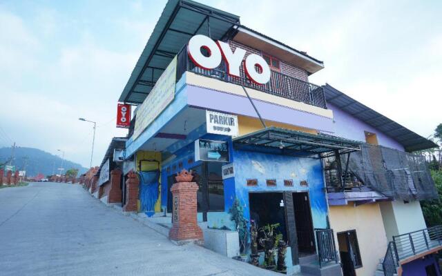 OYO 927 Carina Hotel