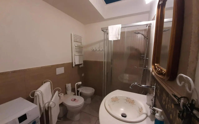 Suites Train Station Mestre Apartment    (No Front Desk Need To Contact Property 5  Days In Advance)