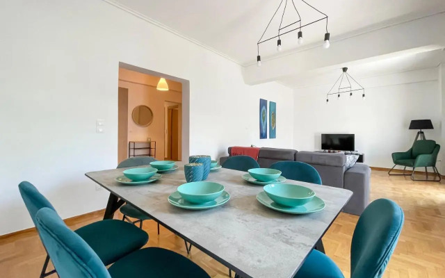 Aristotelous Sunny 118sqm apt in Viktoria