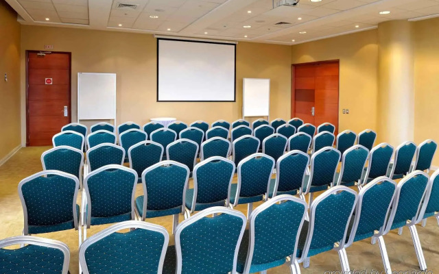Radisson Ciudad Empresarial