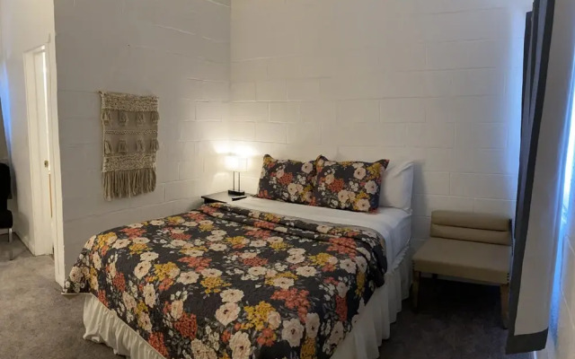 Selkirk Motel