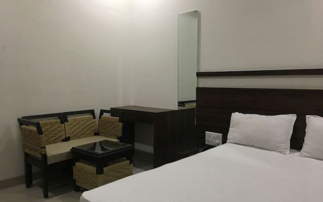 Hotel Paras