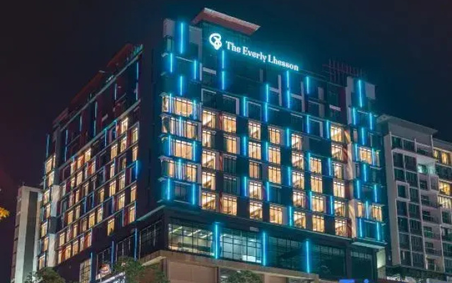 The Everly Lhesson Kuching