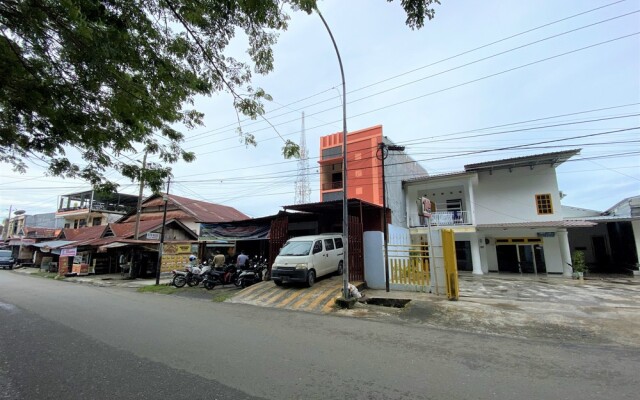 RedDoorz near GOR Lagaligo Palopo