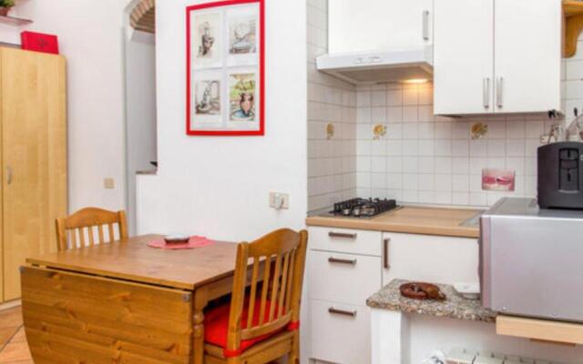 Studio with enclosed garden and wifi at Roma