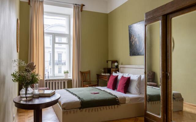 Апартаменты на набережной реки Мойки 31