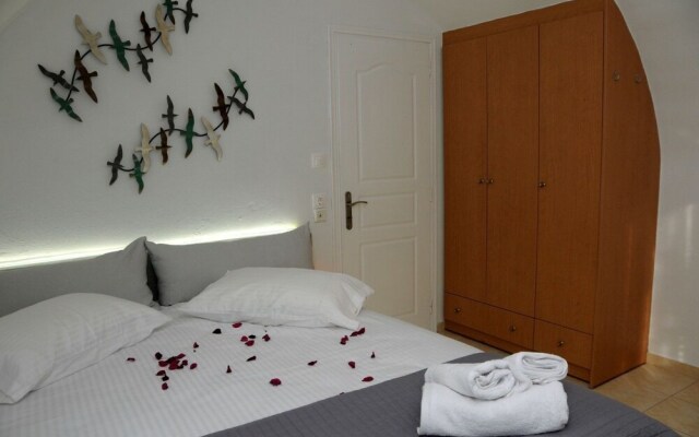 Firostefani Apartment