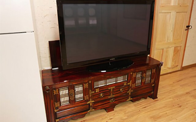 Hongcheon Giwajip View Pension