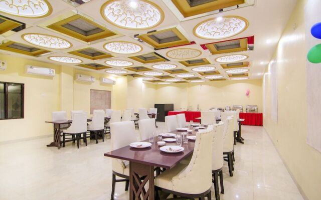 OYO 11532 Hotel SR Grand