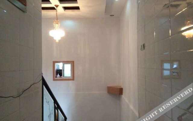 Sincere Hotel (Nanjing Zhushan Road Subway Station Branch)