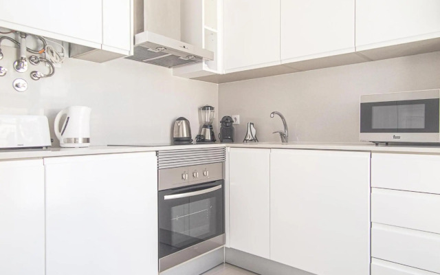 Baixa chiado 2 bedroom duplex apt with elevator