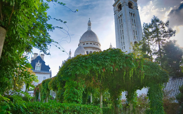Beau M Paris Hostel