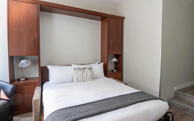 Alpenglow Lodge Family Studio with Murphy Bed by MVA