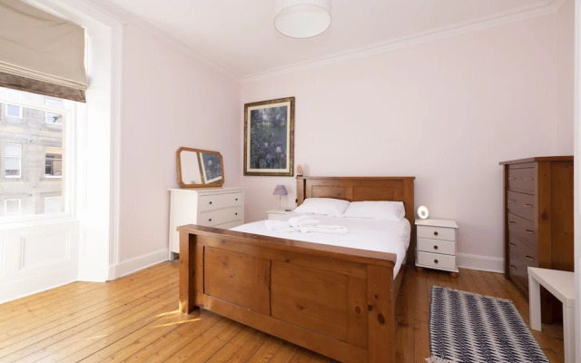 ALTIDO Gorgeous 1-bed flat with a shared garden