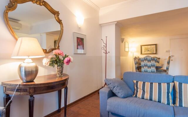 RSH Giulia Large Piazza Navona Apartment