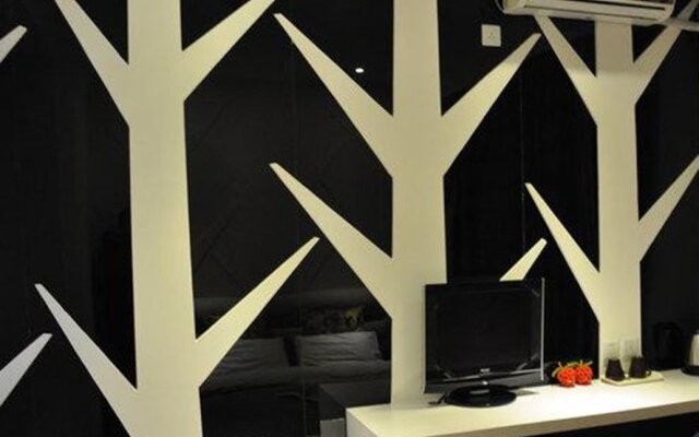 Dalian Seasons Urban Theme Hotel