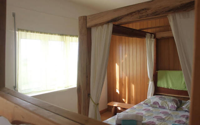 Almagreira Surf Hostel