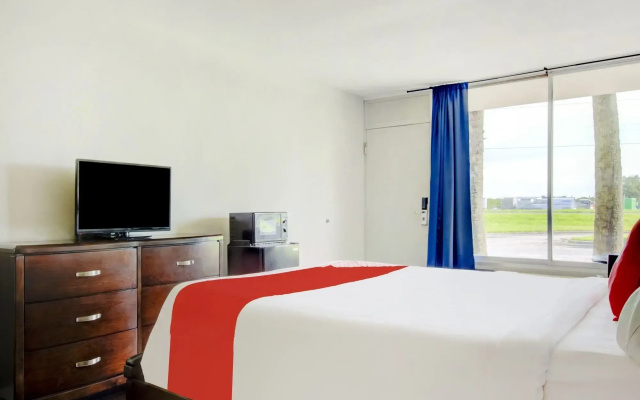 OYO Hotel Dundee By Crystal Lake