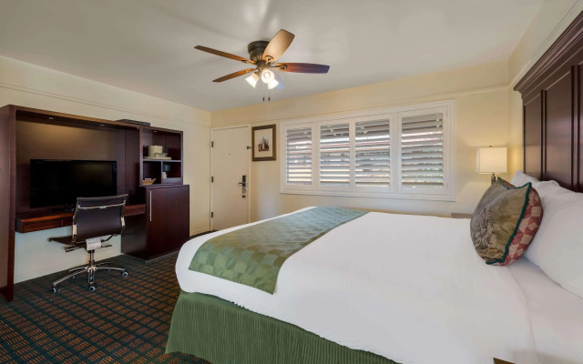 Clarion Collection Carmel Oaks Inn