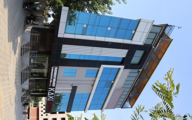 Hotel kaki