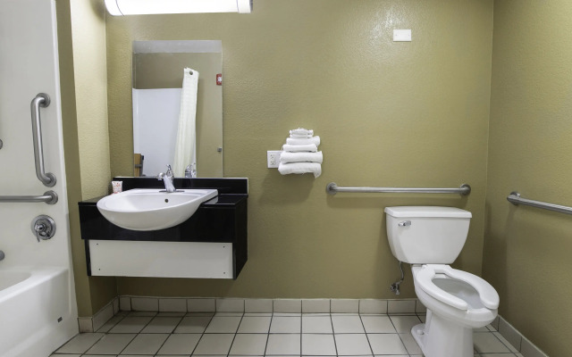 OYO Hotel Lake Charles Hwy 10