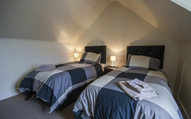1 Varis Apartments