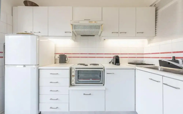 Cozy and Fresh 2bdrm apt Close to Metro