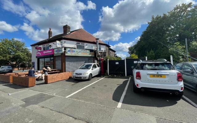 Private Studio Flat Great Location in Manchester