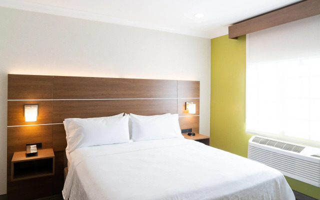 Holiday Inn Express & Suites Davis - University Area by IHG