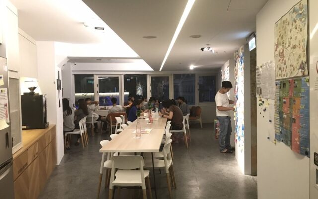 LIGHT INN - Hostel