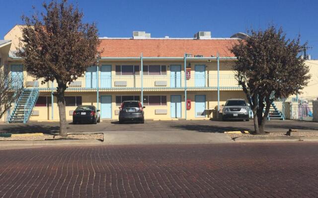 Warrick Plaza Inn