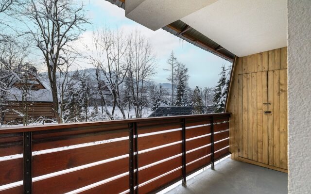 Mountain Corner Apartment by Renters