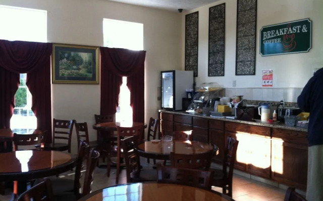 Budgetel Inn Suites Pine Mountain