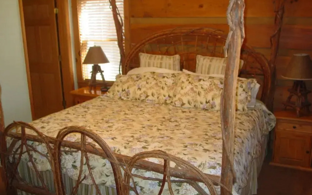 Stones Throw 2 Bedrooms 2 Bathrooms Cabin