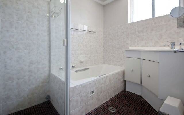 The Helm, Unit 1, 22 Voyager Close