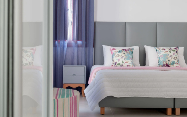 Mar n Mar Crown Hotel and Suites