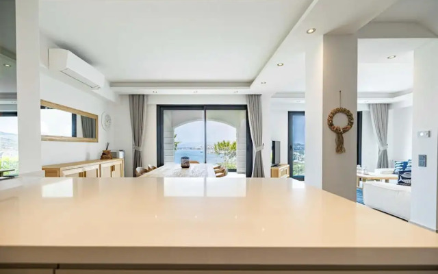 Stunning Villa With Private Pool and Luxuriest Views