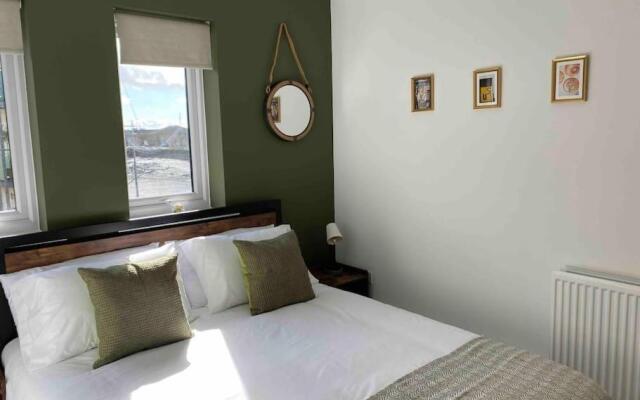 Luxury 2 Bedroom waterfront apartment with balcony