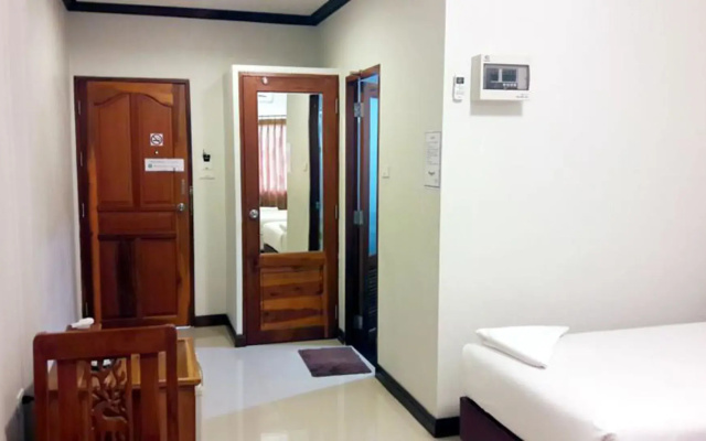 Khum Nakhon Hotel