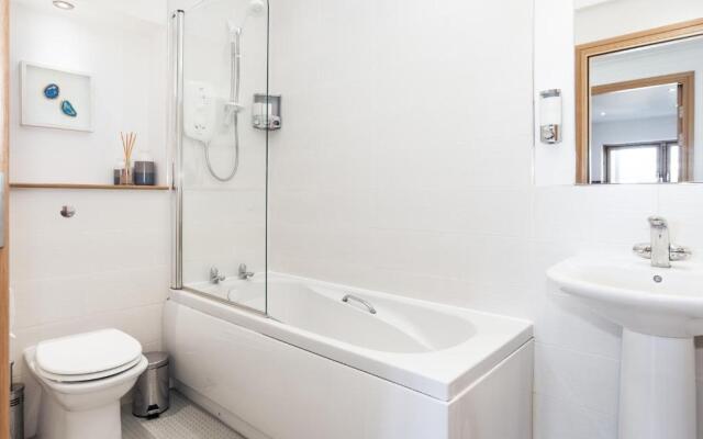 Executive Riverside 3 Bed Apartment